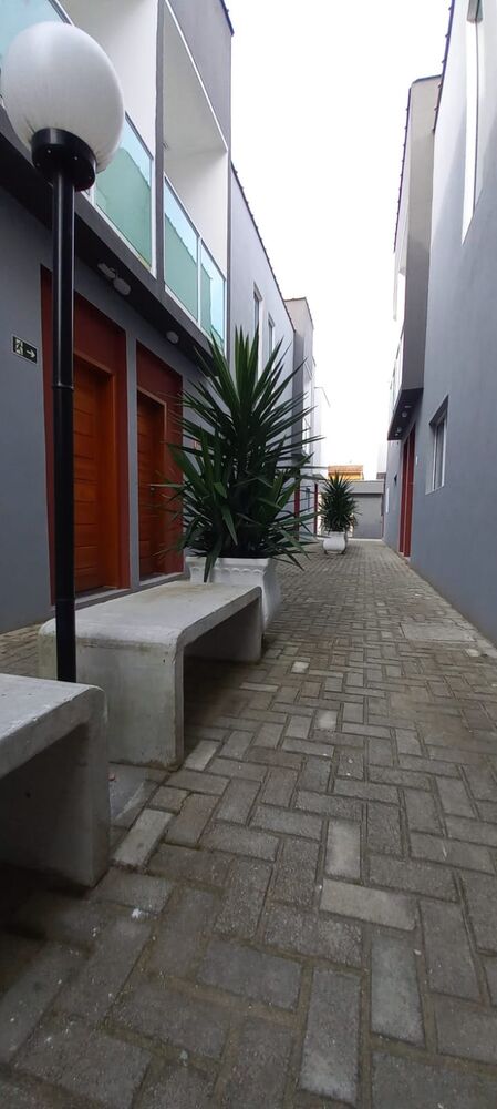 Casa à venda com 2 quartos, 63m² - Foto 1