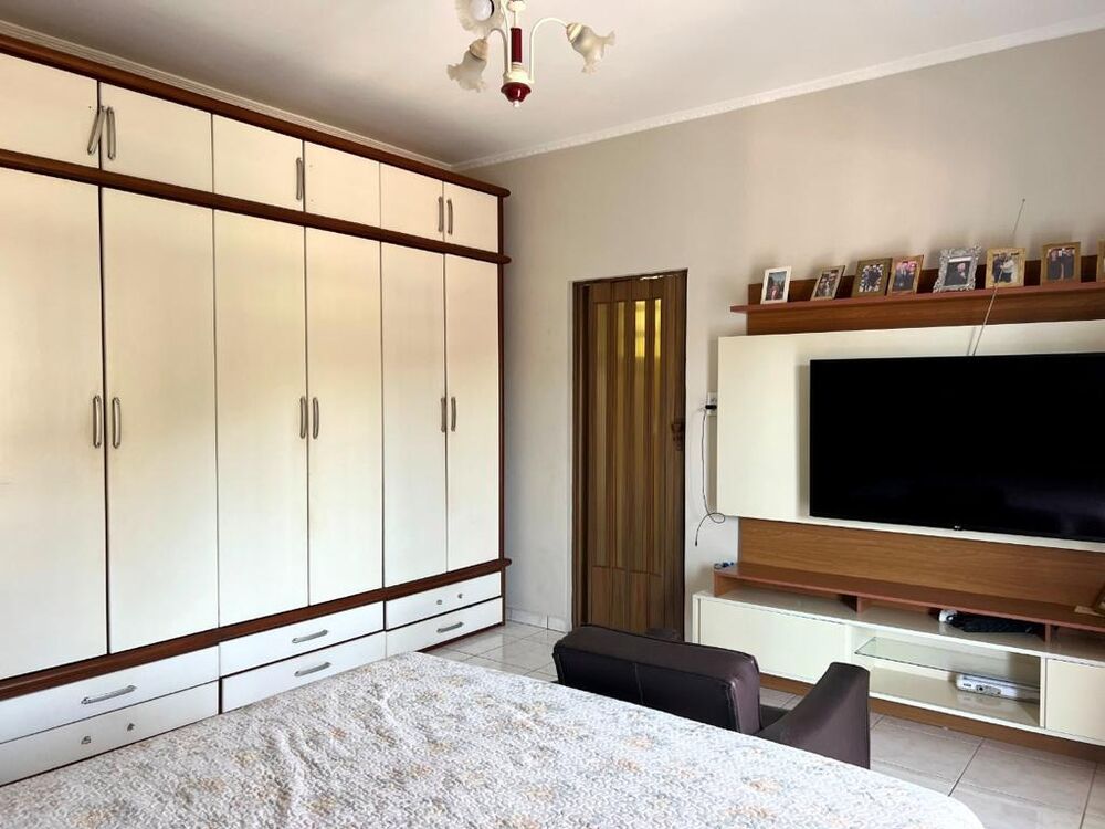 Casa, 4 quartos, 270 m² - Foto 4