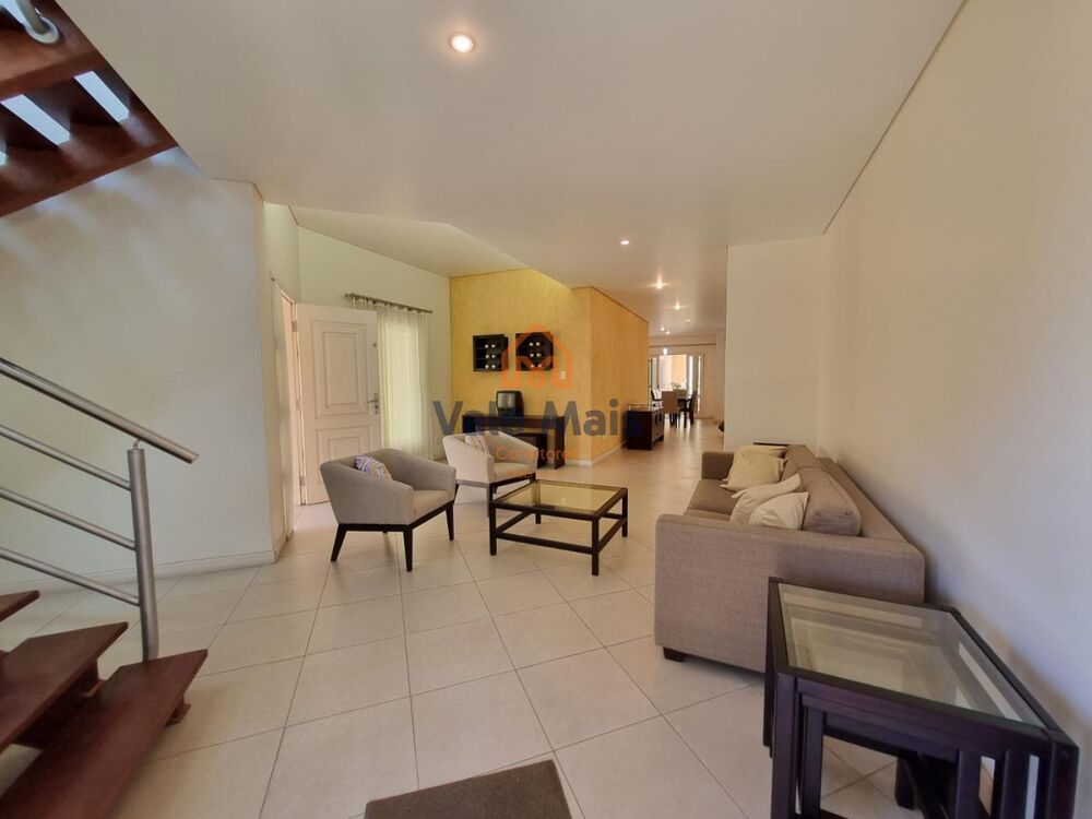 Casa à venda com 4 quartos, 341m² - Foto 2