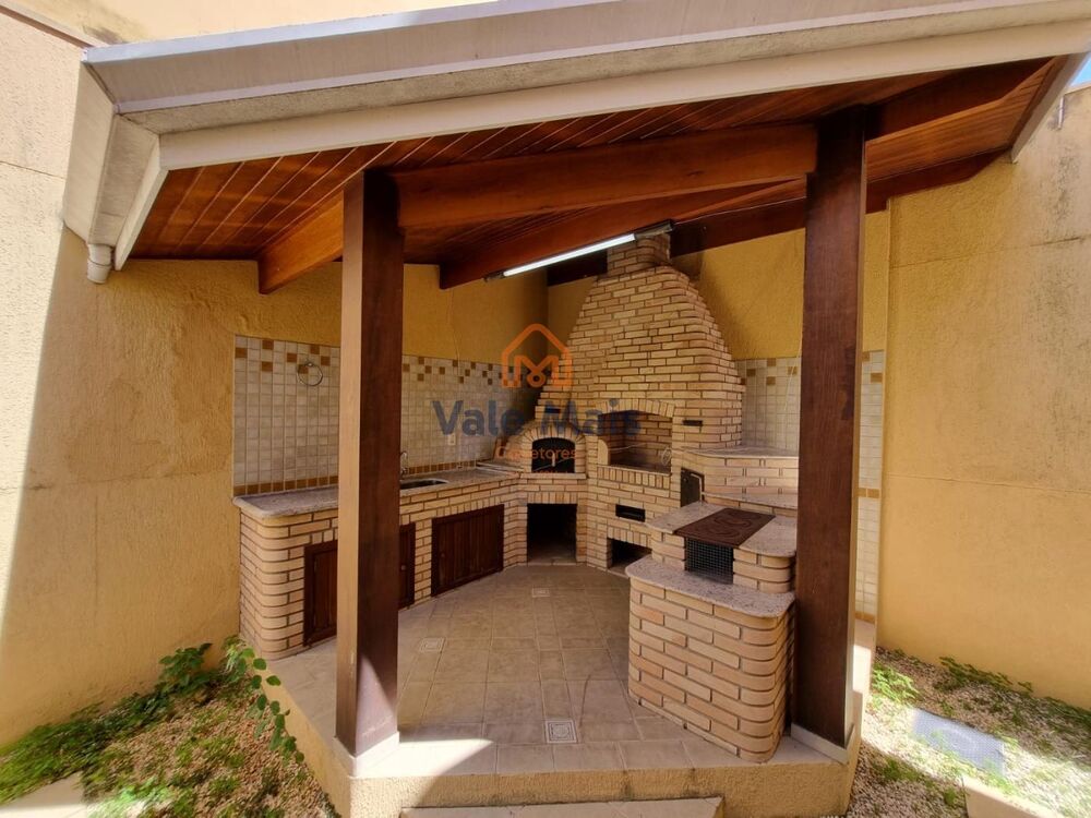 Casa à venda com 4 quartos, 341m² - Foto 4