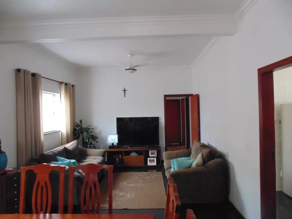 Casa à venda com 3 quartos, 220m² - Foto 8