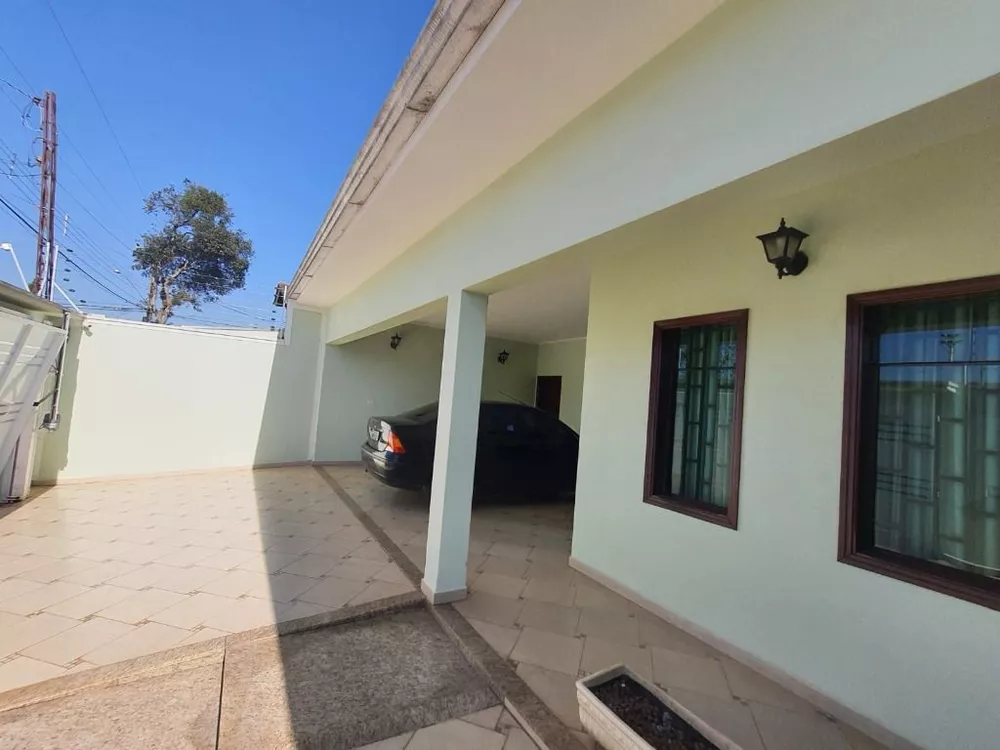 Casa à venda com 3 quartos, 297m² - Foto 1