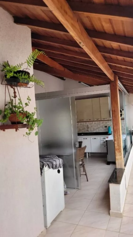 Casa à venda com 3 quartos, 198m² - Foto 3