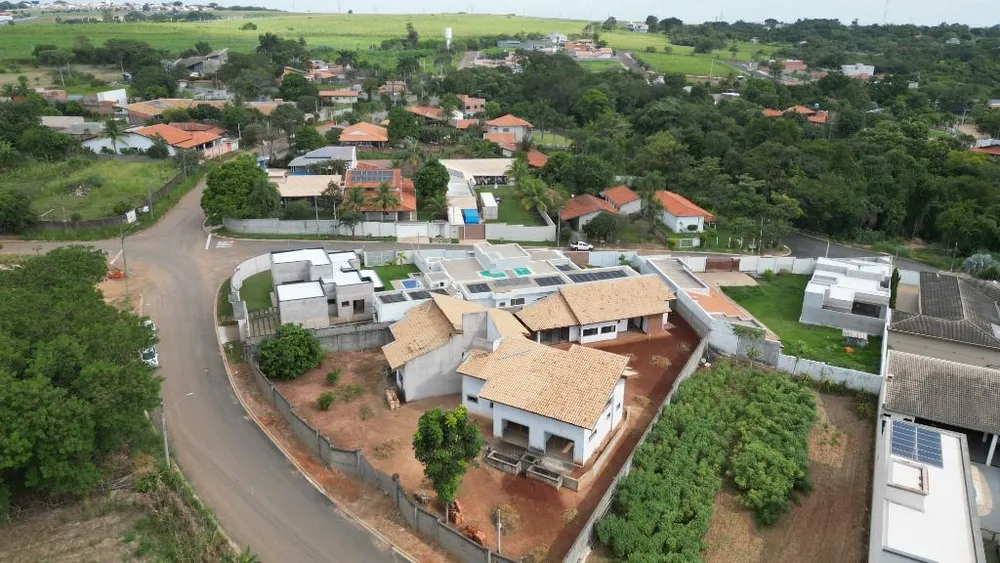 Chácara, 3 quartos, 1567 m² - Foto 1