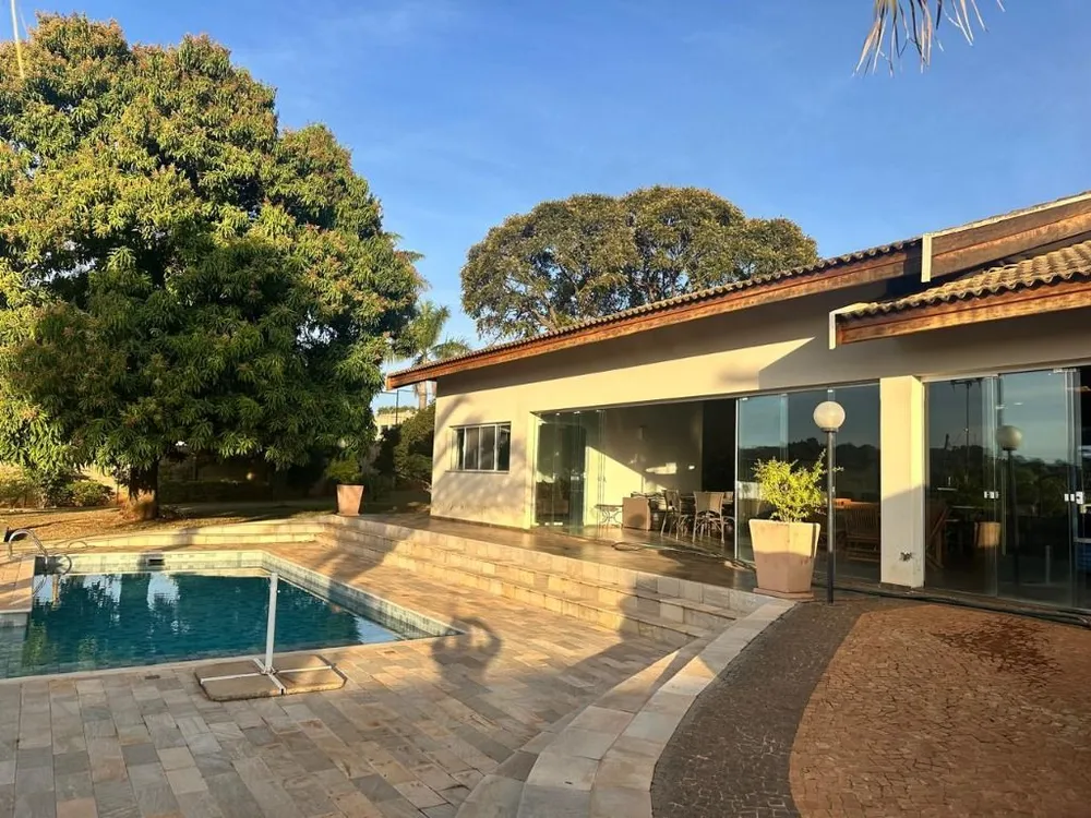 Chácara, 3 quartos, 2181 m² - Foto 1