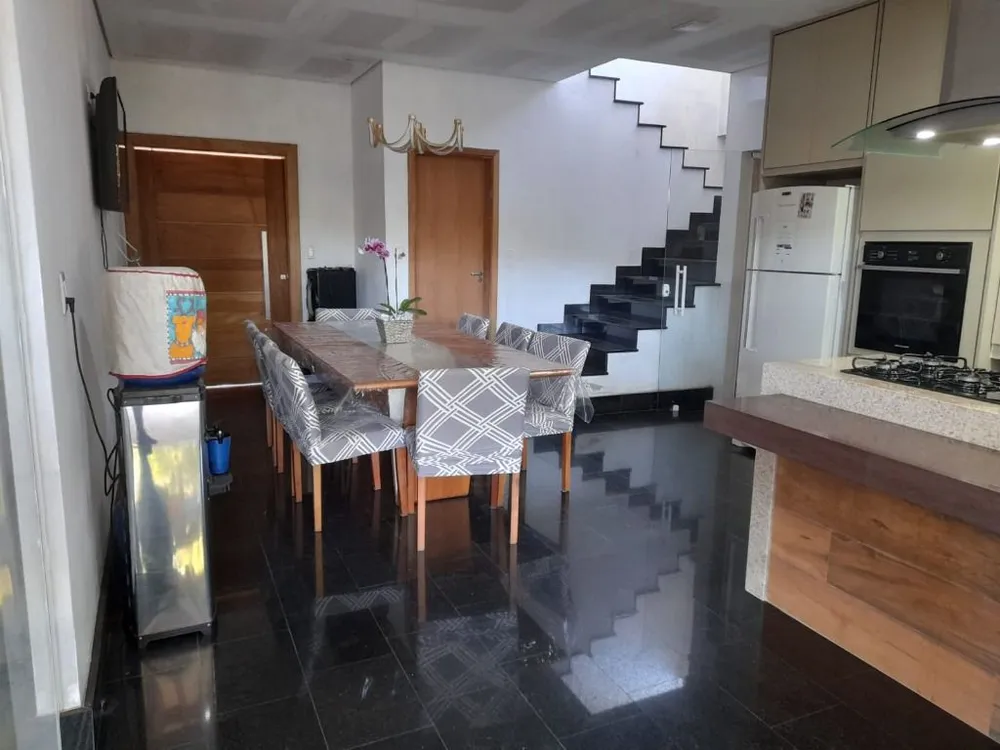 Chácara, 4 quartos, 1300 m² - Foto 1