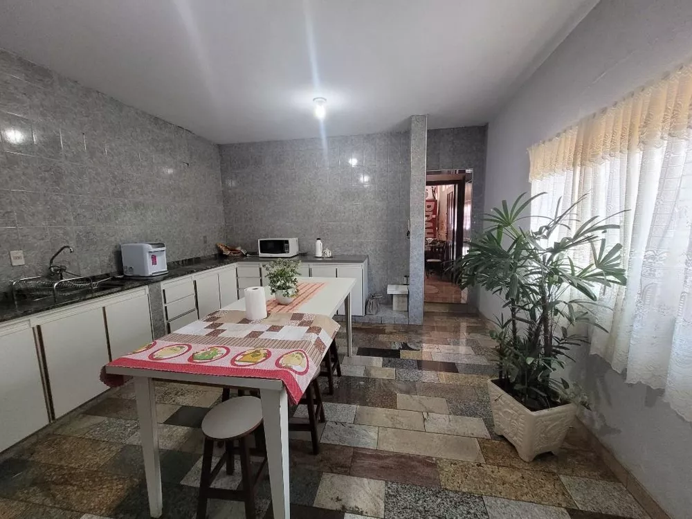 Casa à venda com 4 quartos, 359m² - Foto 3