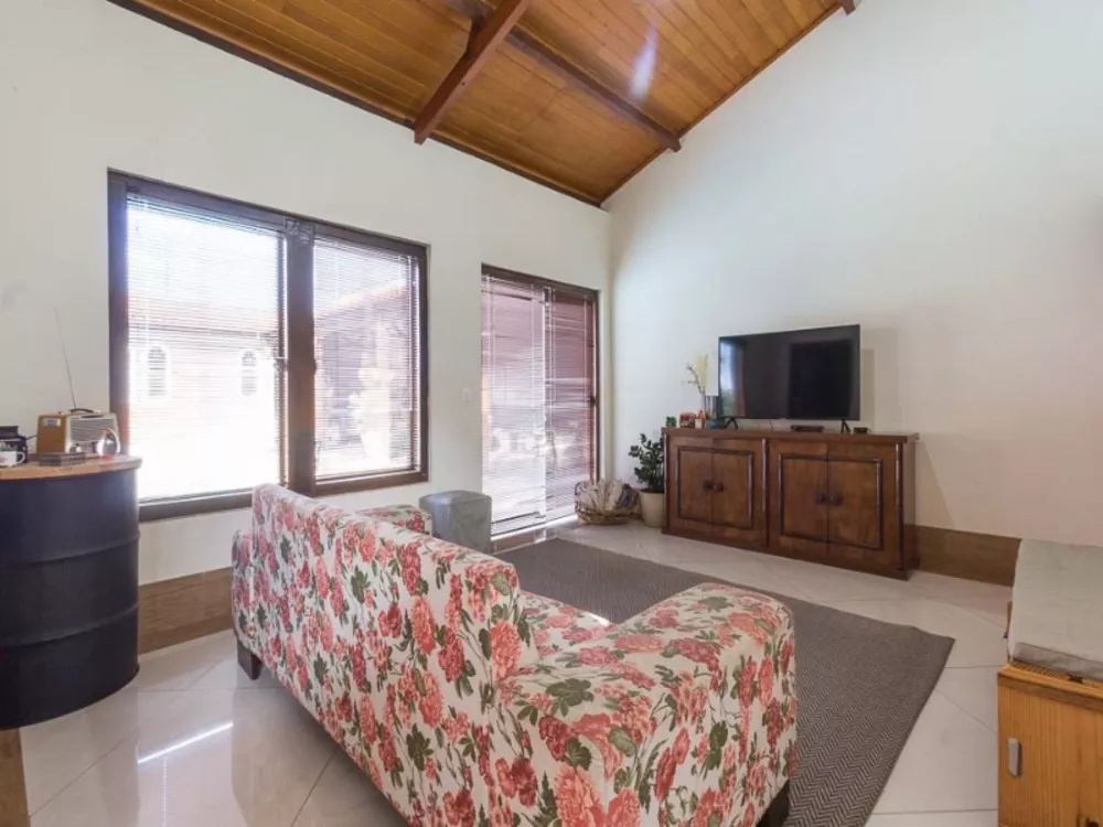 Casa à venda com 4 quartos, 360m² - Foto 2