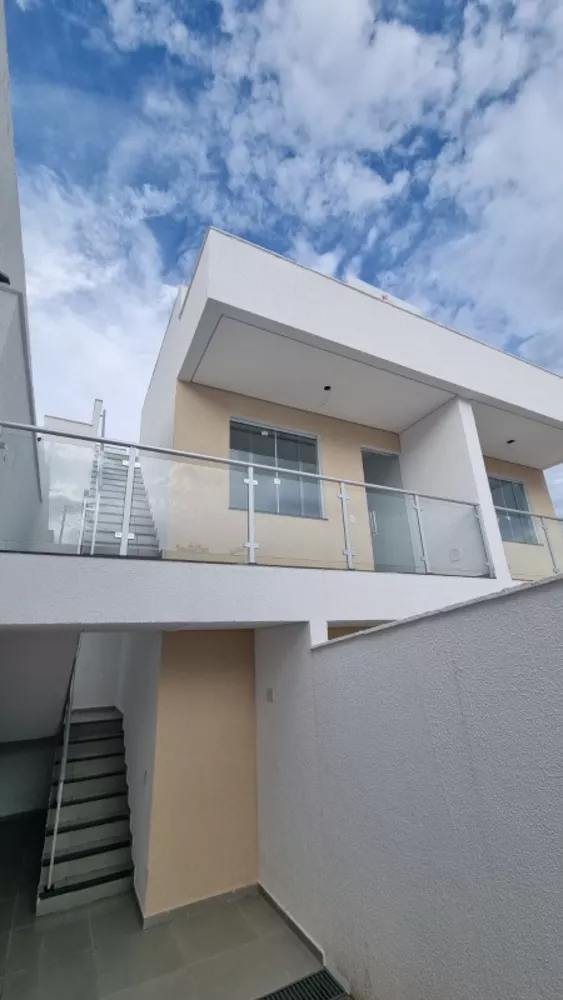 Casa à venda com 3 quartos, 100m² - Foto 1