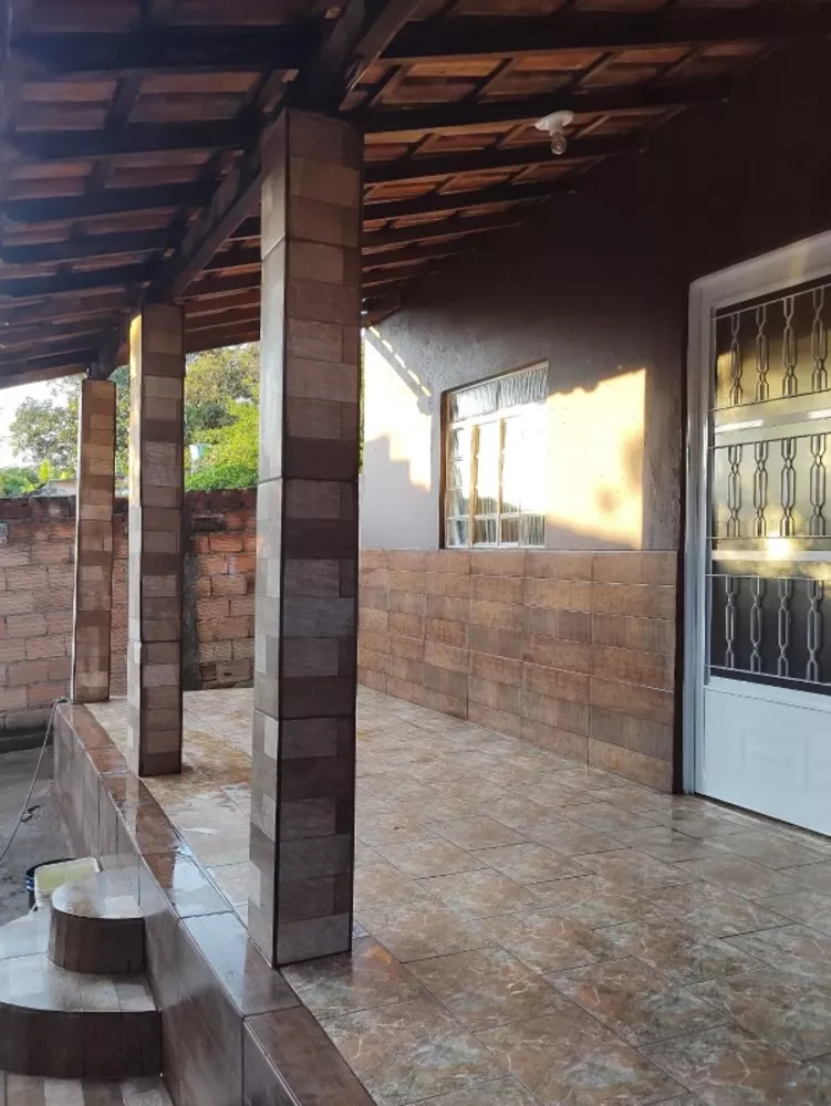 Casa à venda com 3 quartos, 360m² - Foto 1