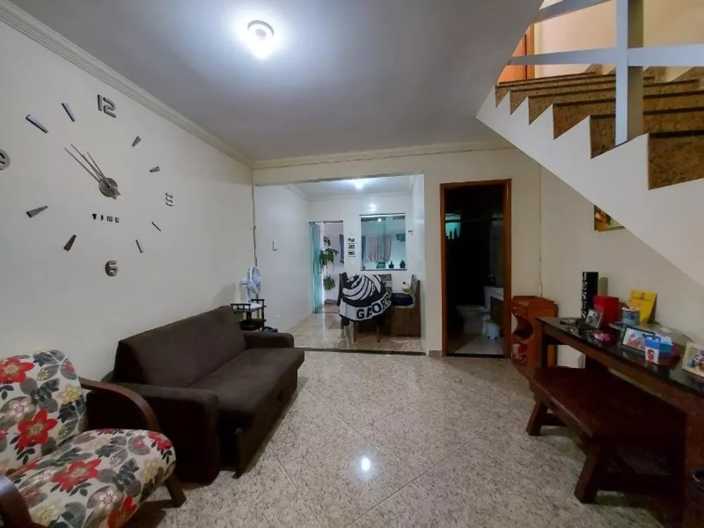 Casa à venda com 2 quartos, 160m² - Foto 1