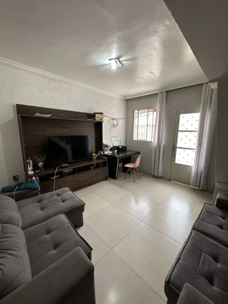 Casa à venda com 2 quartos, 100m² - Foto 1