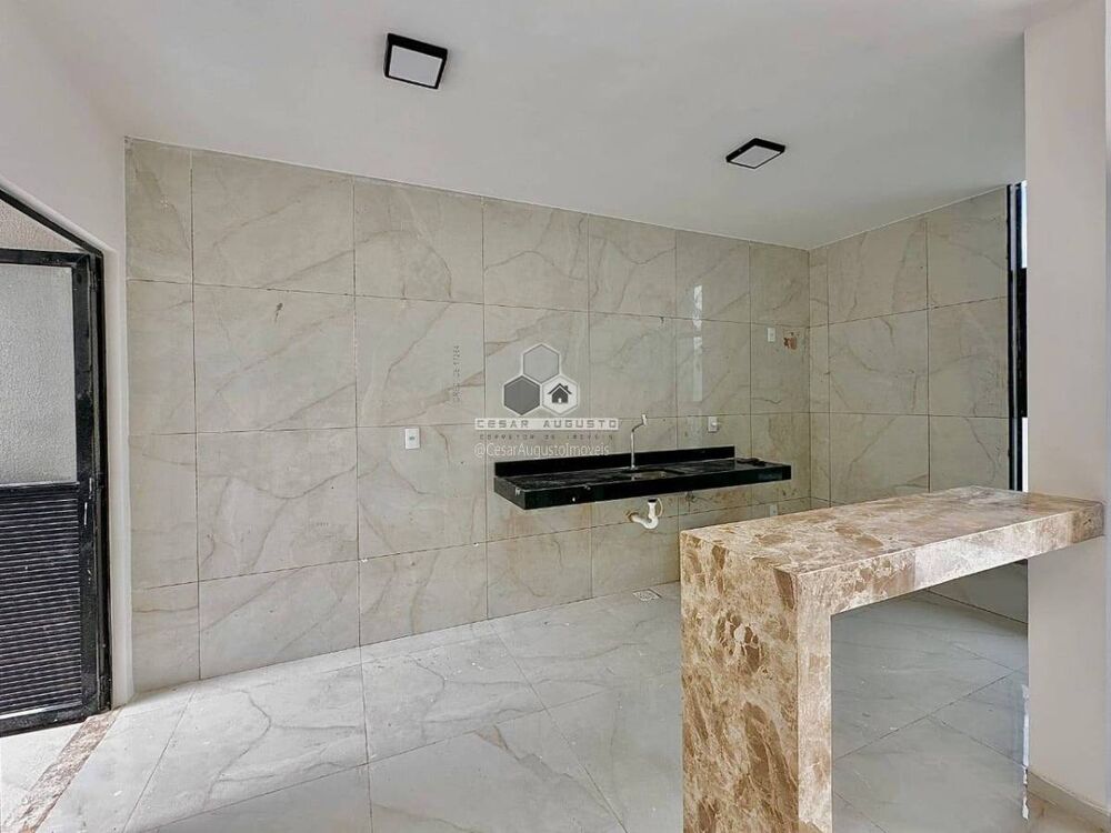 Casa à venda com 3 quartos, 98m² - Foto 2