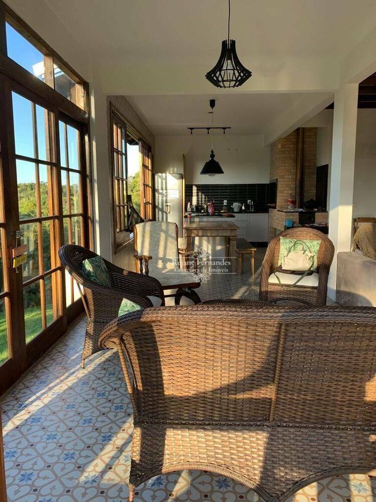 Casa de Condomínio à venda com 3 quartos, 250m² - Foto 1
