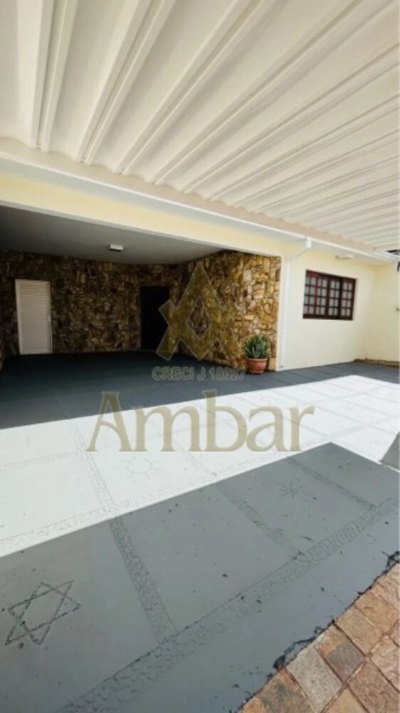 Casa à venda com 3 quartos, 172m² - Foto 1