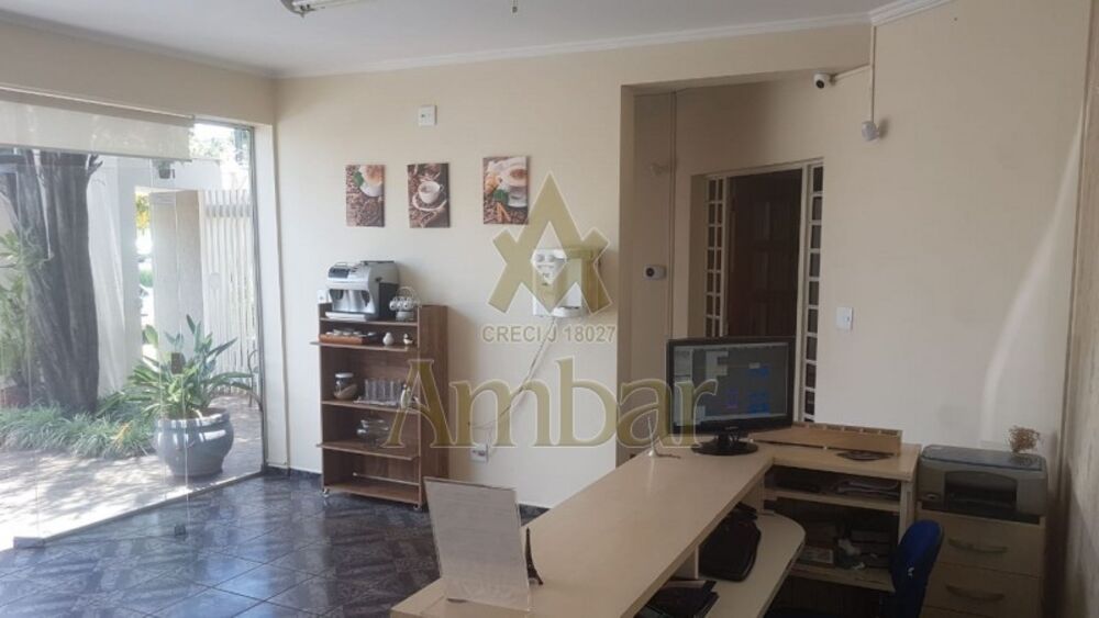 Casa para alugar com 3 quartos, 300m² - Foto 1