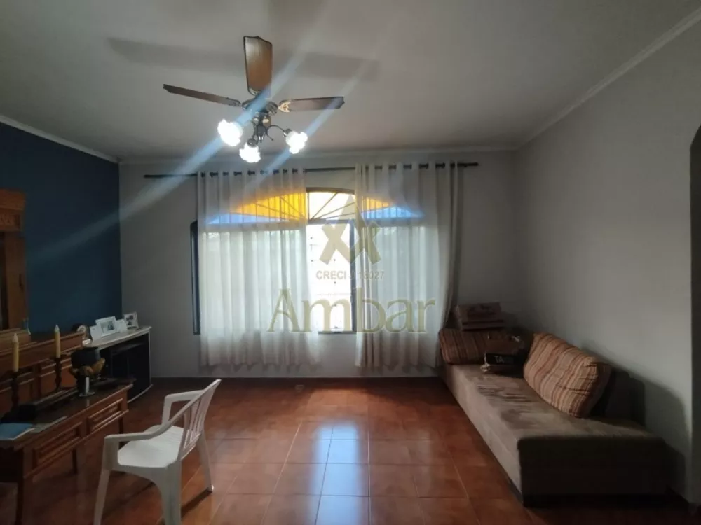 Casa à venda com 3 quartos, 194m² - Foto 1