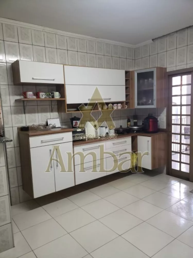 Casa à venda com 3 quartos, 200m² - Foto 1