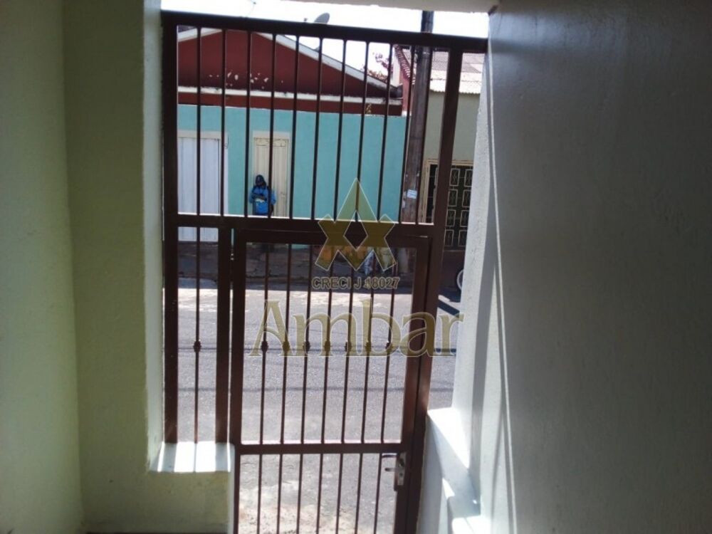 Casa à venda com 2 quartos, 64m² - Foto 1