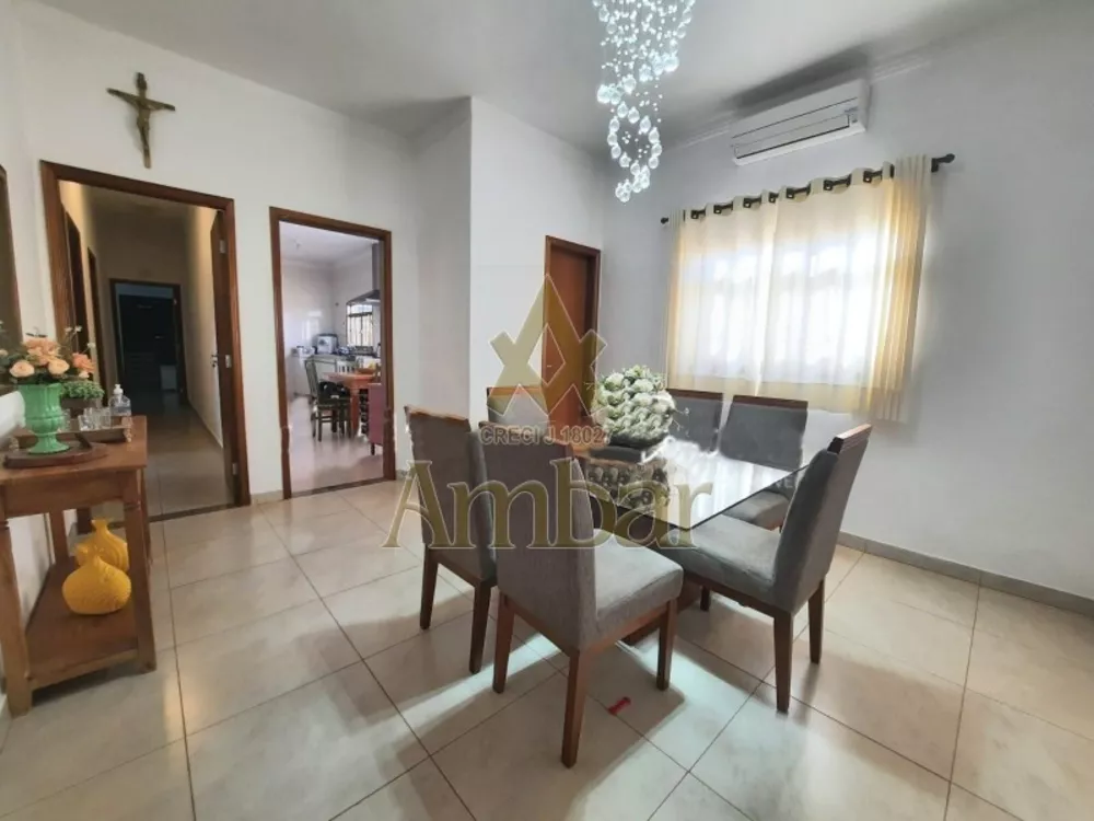 Casa à venda com 3 quartos, 194m² - Foto 1