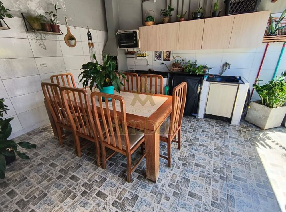 Casa à venda com 3 quartos, 150m² - Foto 1