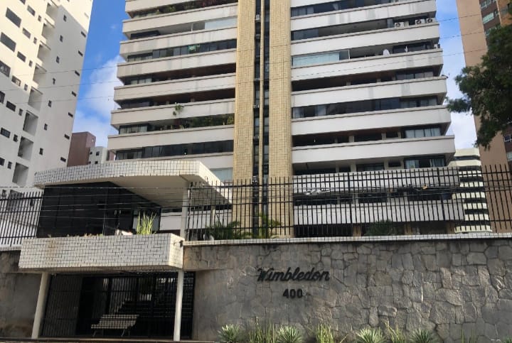 Apartamento à venda com 4 quartos, 240m² - Foto 1