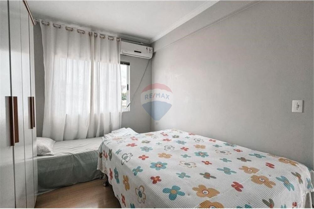 Apartamento à venda com 2 quartos, 72m² - Foto 4