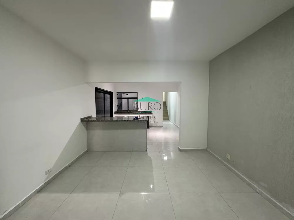 Casa à venda com 3 quartos, 128m² - Foto 4