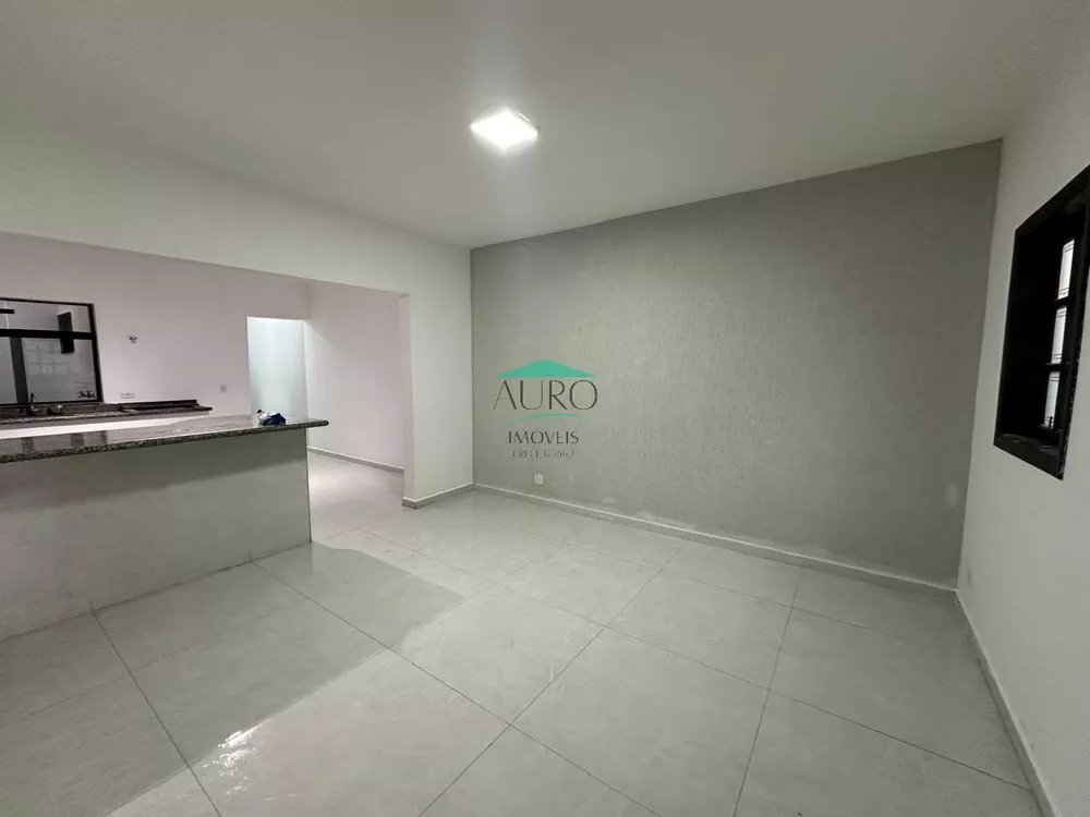 Casa à venda com 3 quartos, 128m² - Foto 1