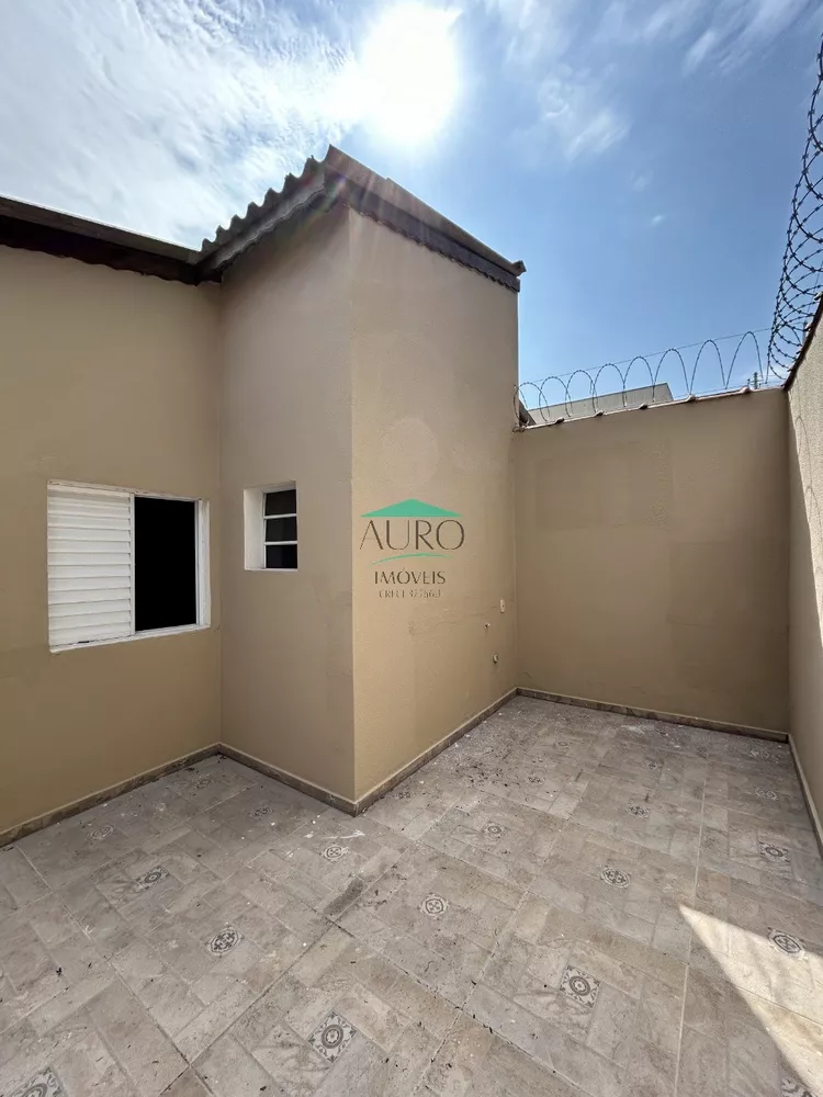 Casa à venda com 2 quartos, 65m² - Foto 1