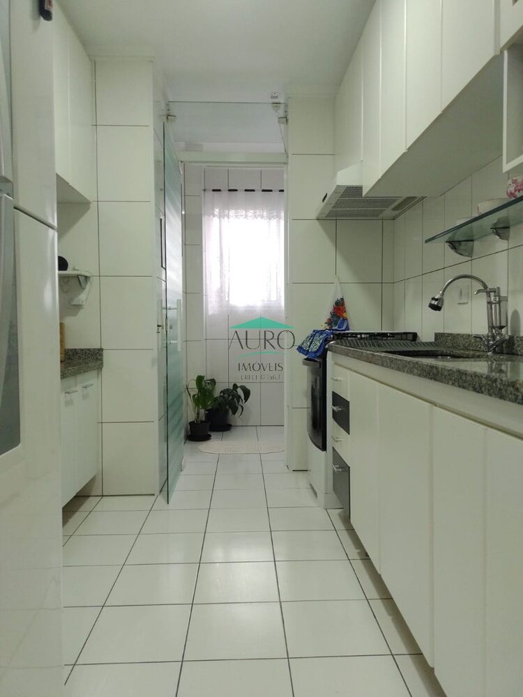 Apartamento à venda com 3 quartos, 79m² - Foto 2