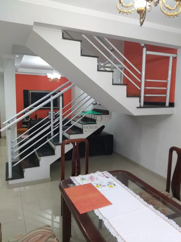 Sobrado à venda com 4 quartos, 150m² - Foto 2