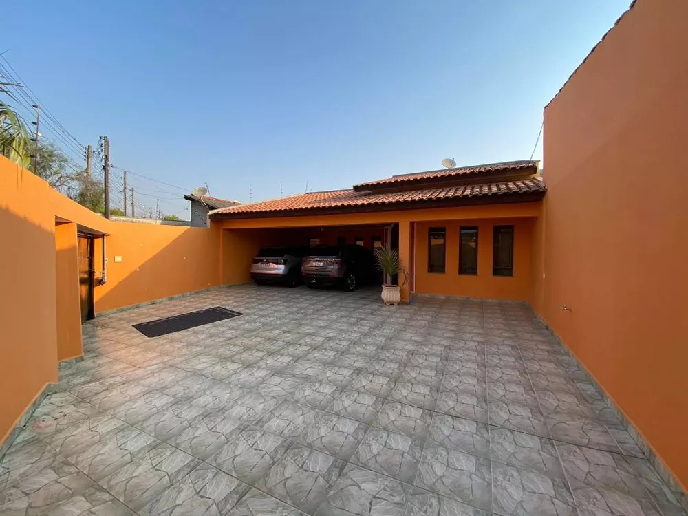 Casa à venda com 5 quartos, 240m² - Foto 4