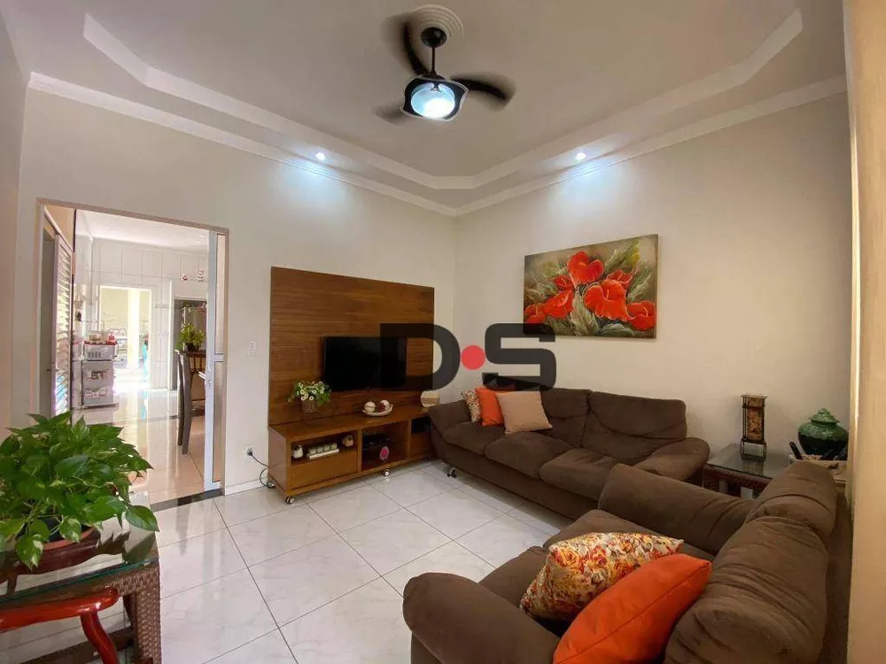 Casa à venda com 3 quartos, 140m² - Foto 1