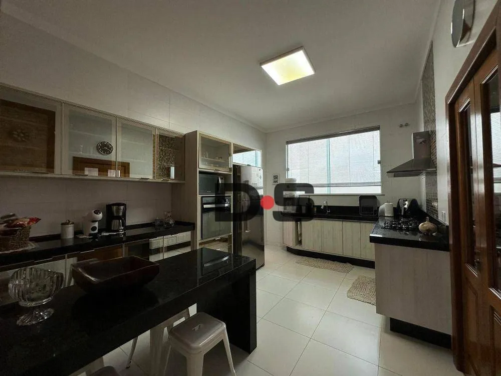 Casa, 3 quartos, 312 m² - Foto 4