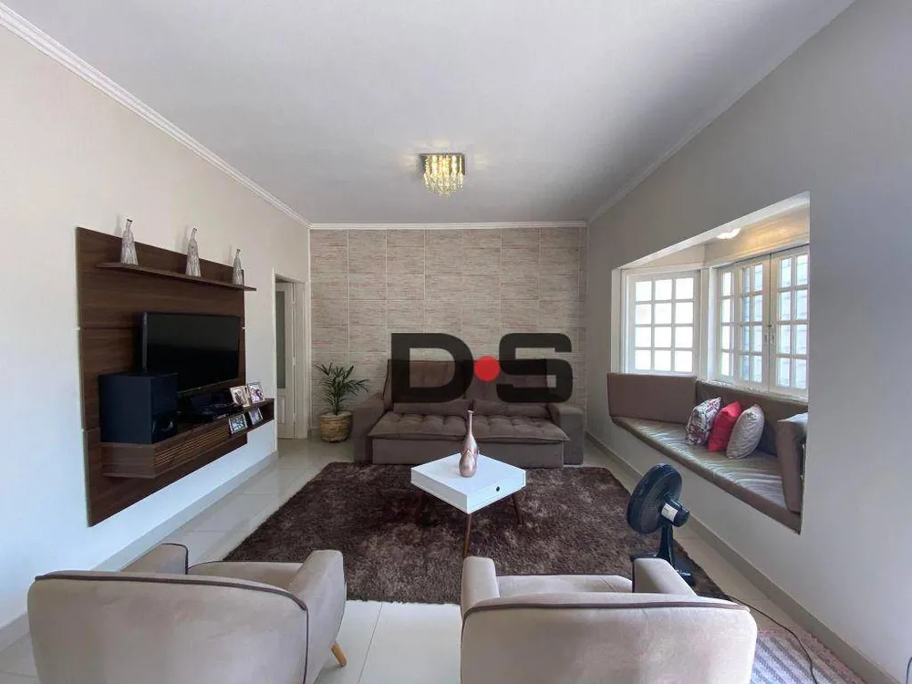 Casa, 4 quartos, 212 m² - Foto 1