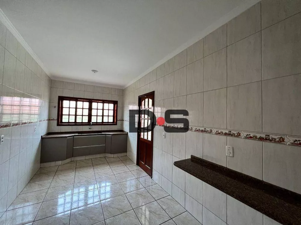 Casa à venda com 3 quartos, 162m² - Foto 4