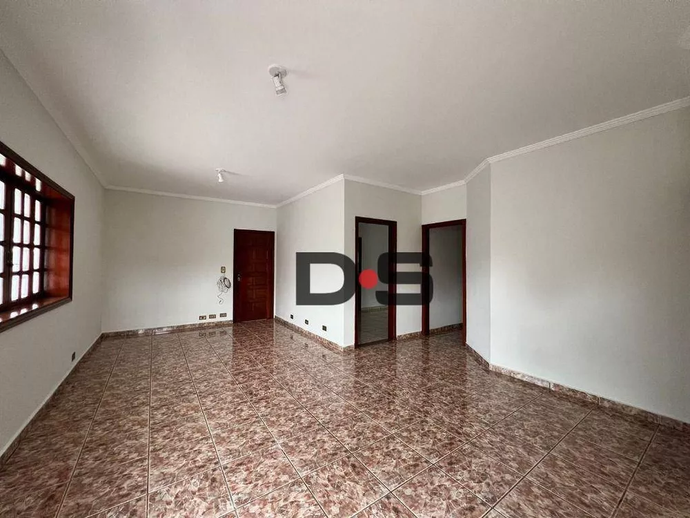 Casa à venda com 3 quartos, 162m² - Foto 1