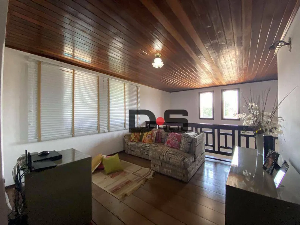 Casa, 5 quartos, 300 m² - Foto 1