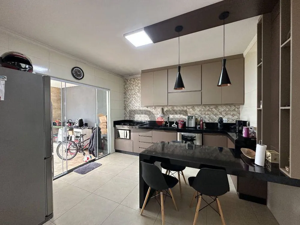 Casa, 3 quartos, 130 m² - Foto 2
