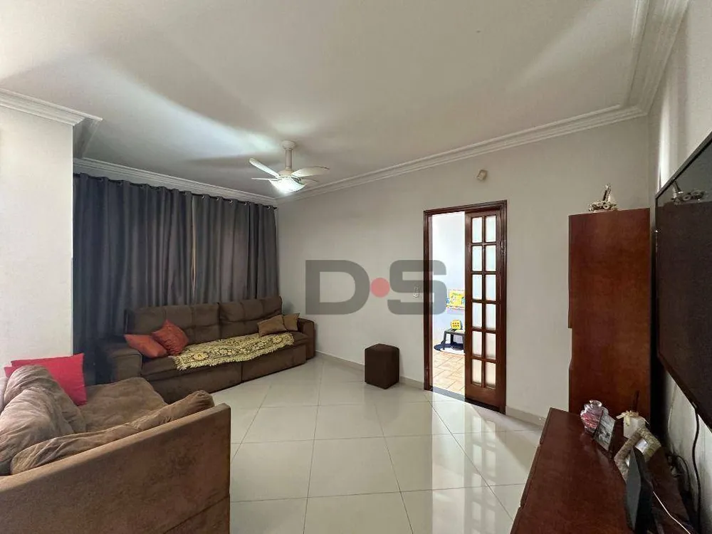 Casa, 4 quartos, 220 m² - Foto 2