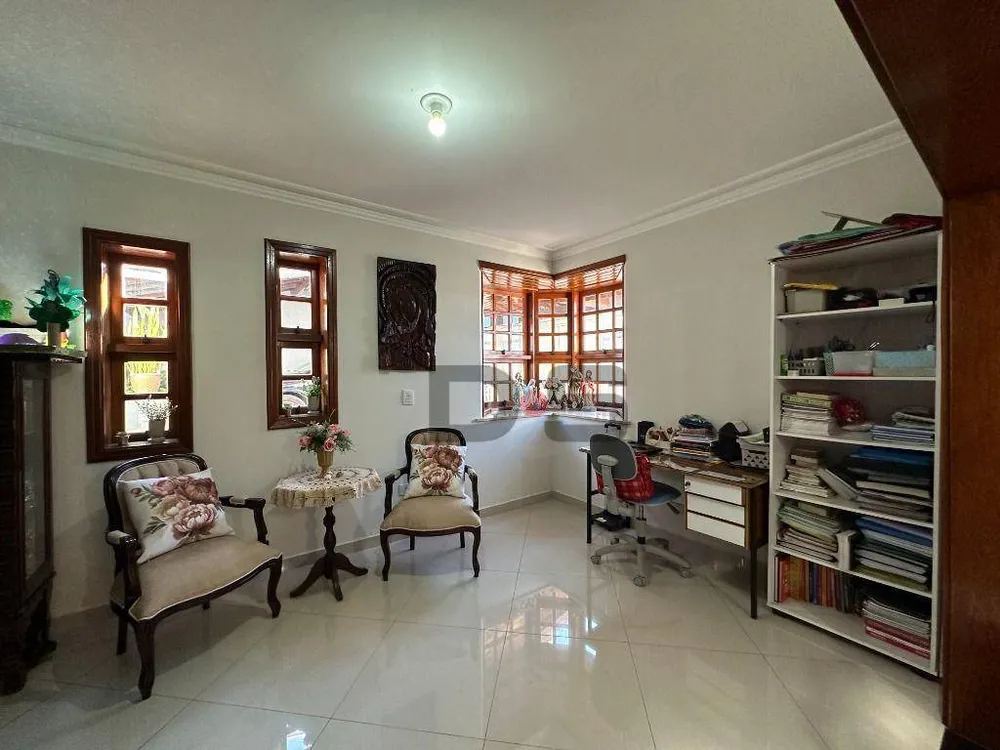 Casa, 4 quartos, 220 m² - Foto 1