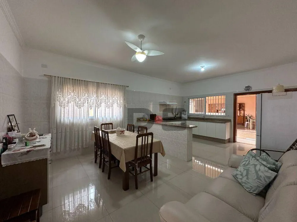Casa, 3 quartos, 180 m² - Foto 1