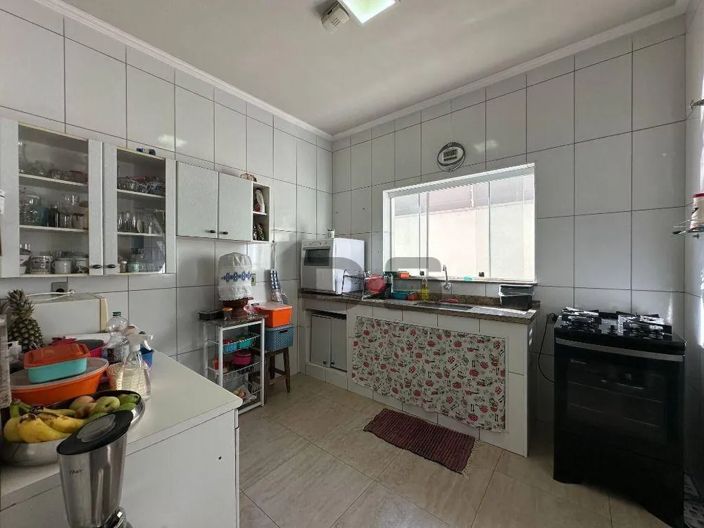 Casa, 3 quartos, 205 m² - Foto 2