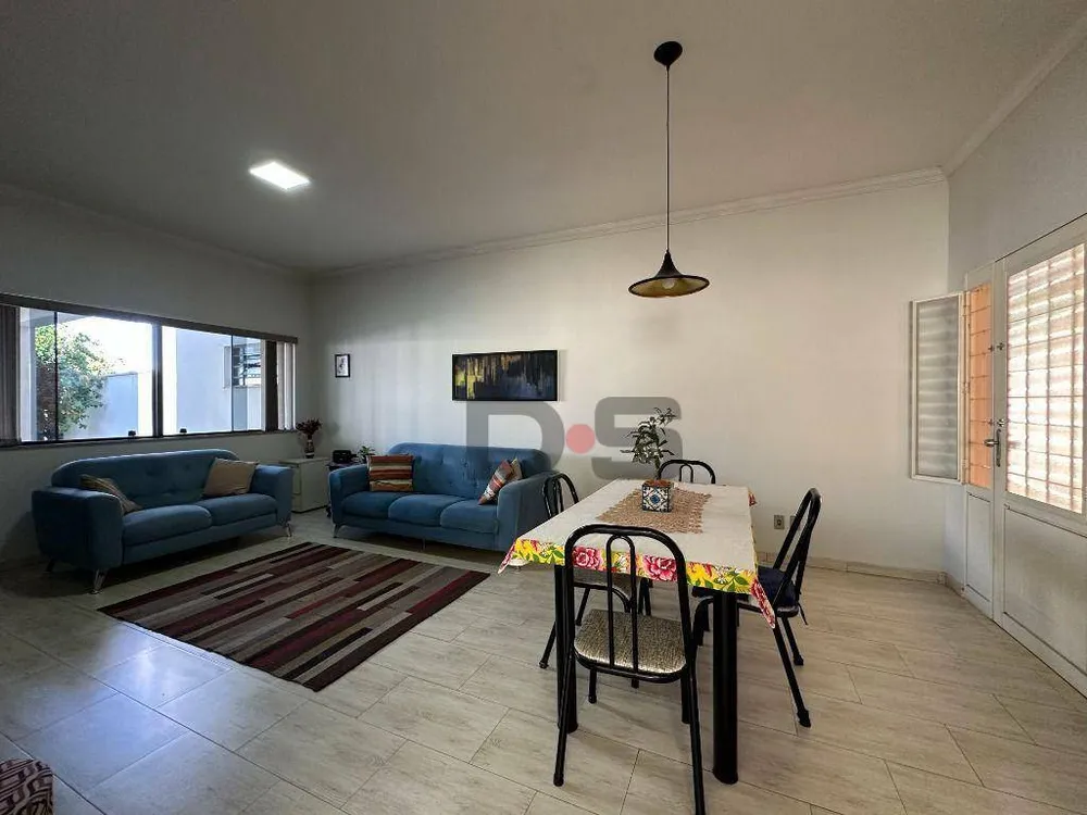 Casa, 3 quartos, 205 m² - Foto 1