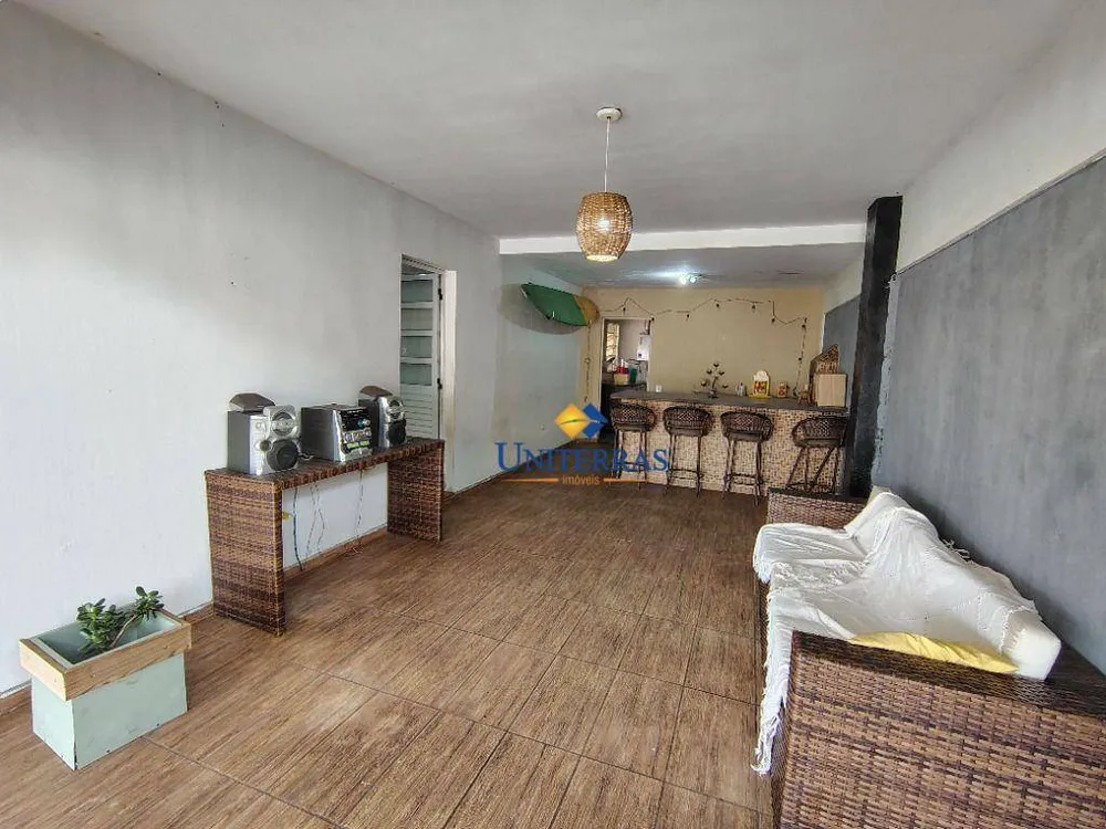 Casa, 4 quartos, 230 m² - Foto 1