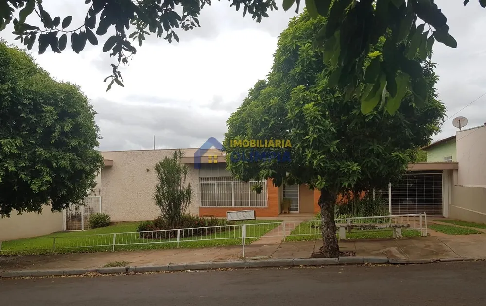 Casa, 4 quartos, 235 m² - Foto 1