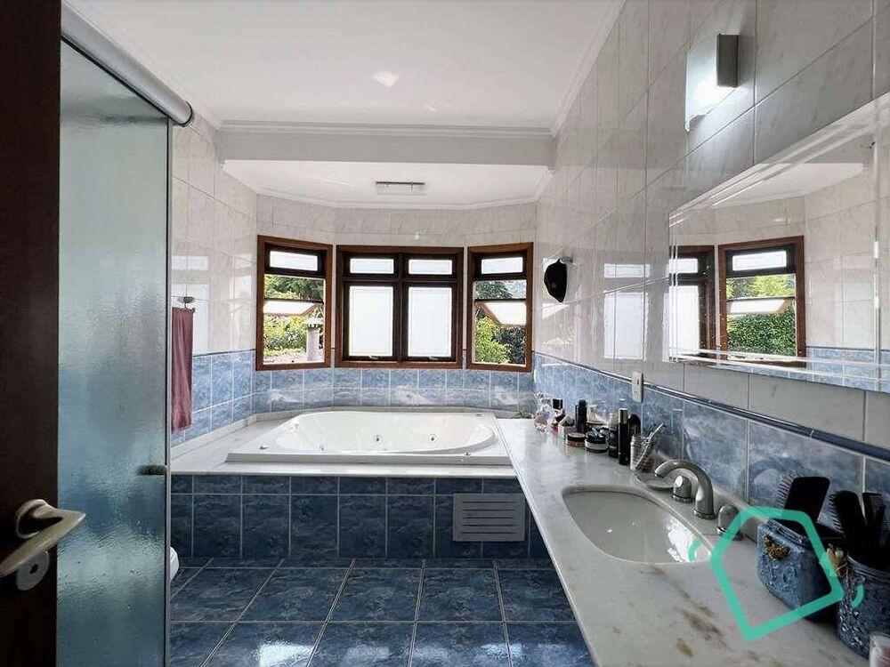 Casa de Condomínio à venda com 3 quartos, 360m² - Foto 4