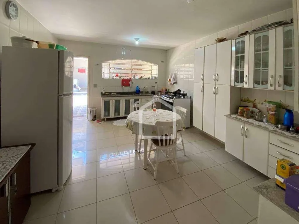 Casa, 3 quartos, 200 m² - Foto 2