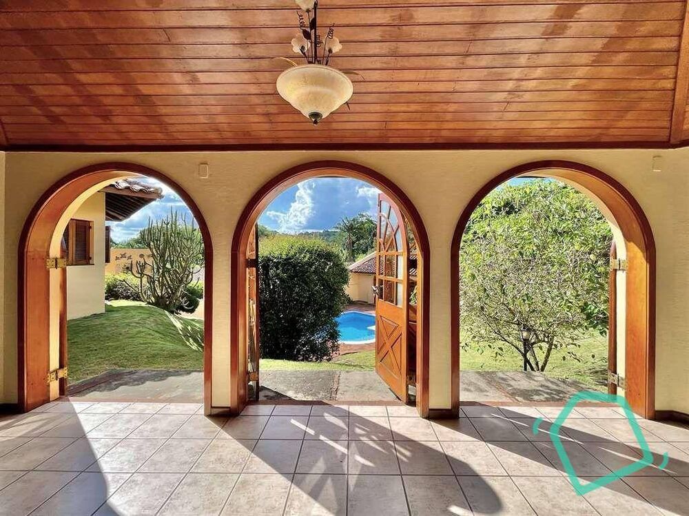 Casa de Condomínio à venda com 4 quartos, 568m² - Foto 1